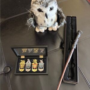 Harry Potter Collectible Set with Wand, Hedwig, and Hogwarts houses bookmarks.